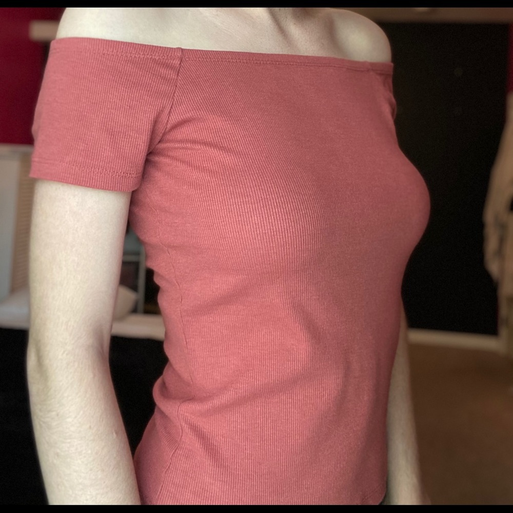Off the shoulder short sleeve shirt